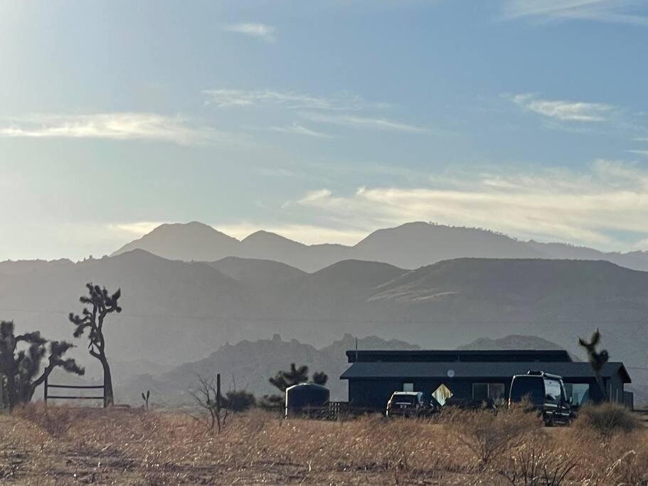 Chasing The Moon: Expansive Tub Views Near Pappy'S Villa Pioneertown Exterior photo