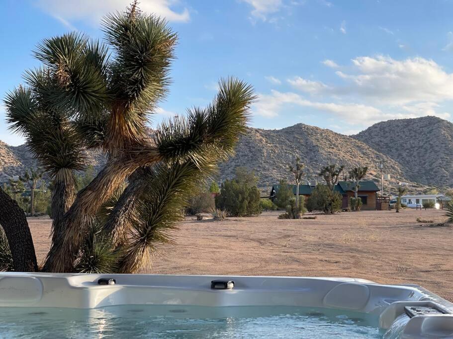 Chasing The Moon: Expansive Tub Views Near Pappy'S Villa Pioneertown Exterior photo