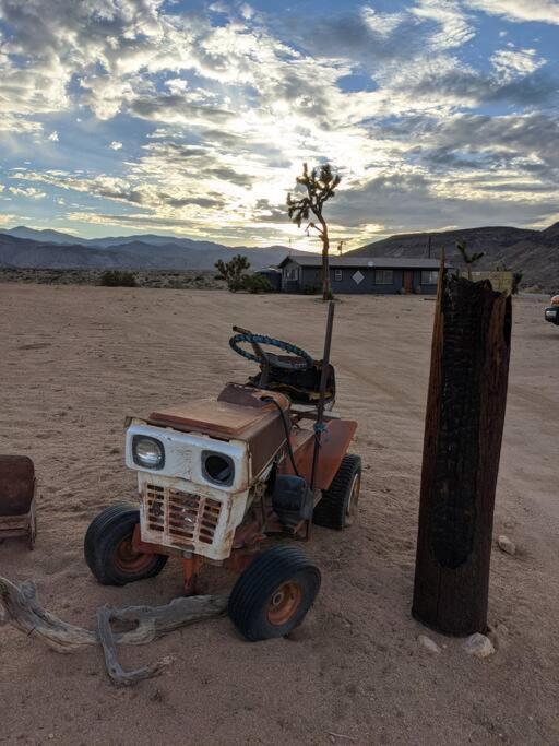 Chasing The Moon: Expansive Tub Views Near Pappy'S Villa Pioneertown Exterior photo