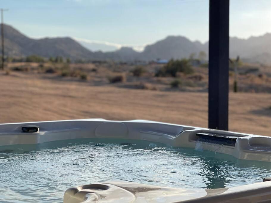 Chasing The Moon: Expansive Tub Views Near Pappy'S Villa Pioneertown Exterior photo