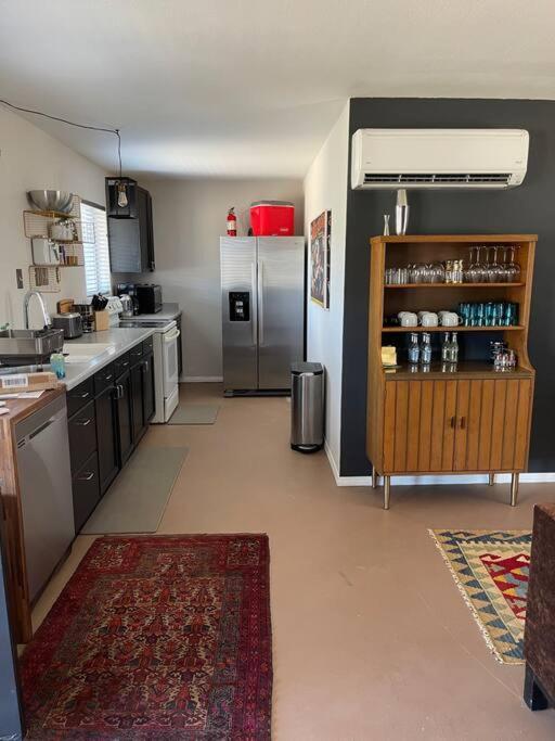 Chasing The Moon: Expansive Tub Views Near Pappy'S Villa Pioneertown Exterior photo