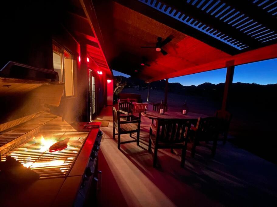 Chasing The Moon: Expansive Tub Views Near Pappy'S Villa Pioneertown Exterior photo