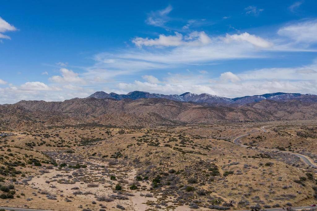 Chasing The Moon: Expansive Tub Views Near Pappy'S Villa Pioneertown Exterior photo