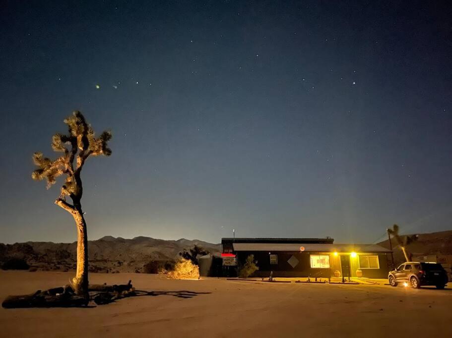 Chasing The Moon: Expansive Tub Views Near Pappy'S Villa Pioneertown Exterior photo