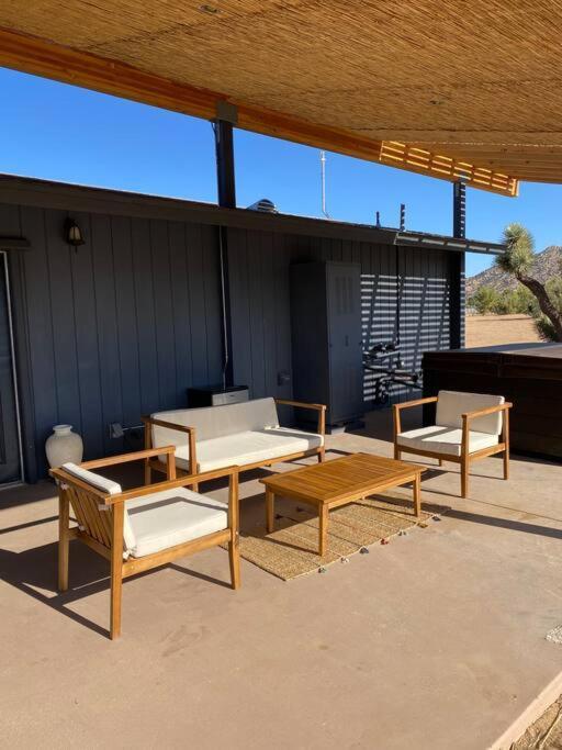 Chasing The Moon: Expansive Tub Views Near Pappy'S Villa Pioneertown Exterior photo