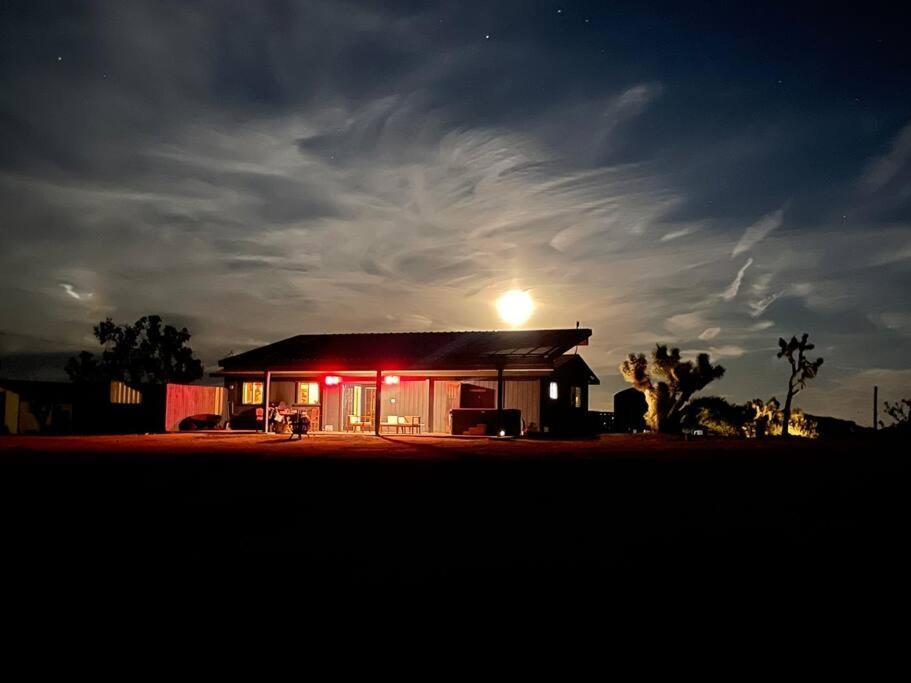 Chasing The Moon: Expansive Tub Views Near Pappy'S Villa Pioneertown Exterior photo