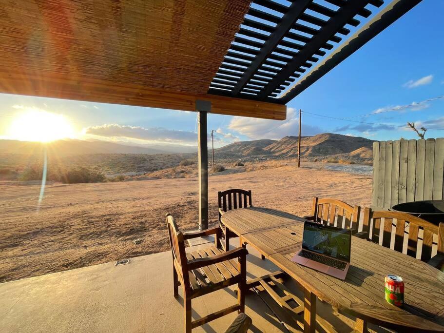 Chasing The Moon: Expansive Tub Views Near Pappy'S Villa Pioneertown Exterior photo